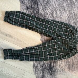Tinseltown Women's Green Plaid Joggers
